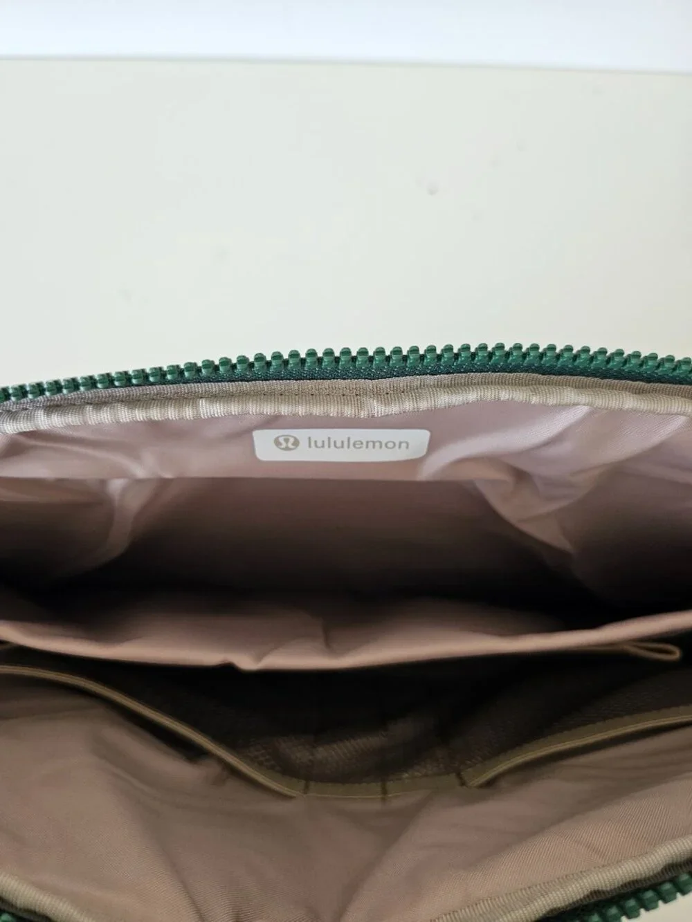 NWT LULULEMON IVYG/WKKI Green Khaki New Crew Laptop Sleeve Zippered One Size OS - Picture 7 of 11